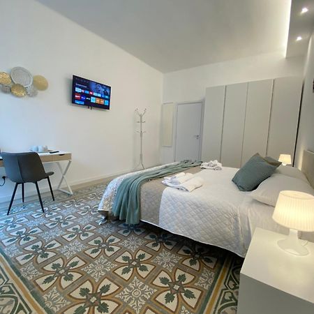 Conte Cavour Apartment Бари Екстериор снимка