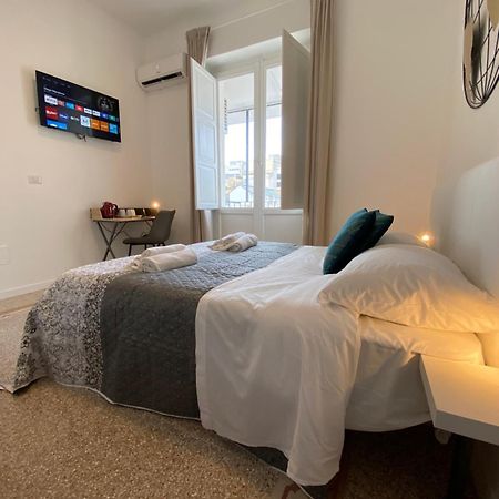Conte Cavour Apartment Бари Екстериор снимка