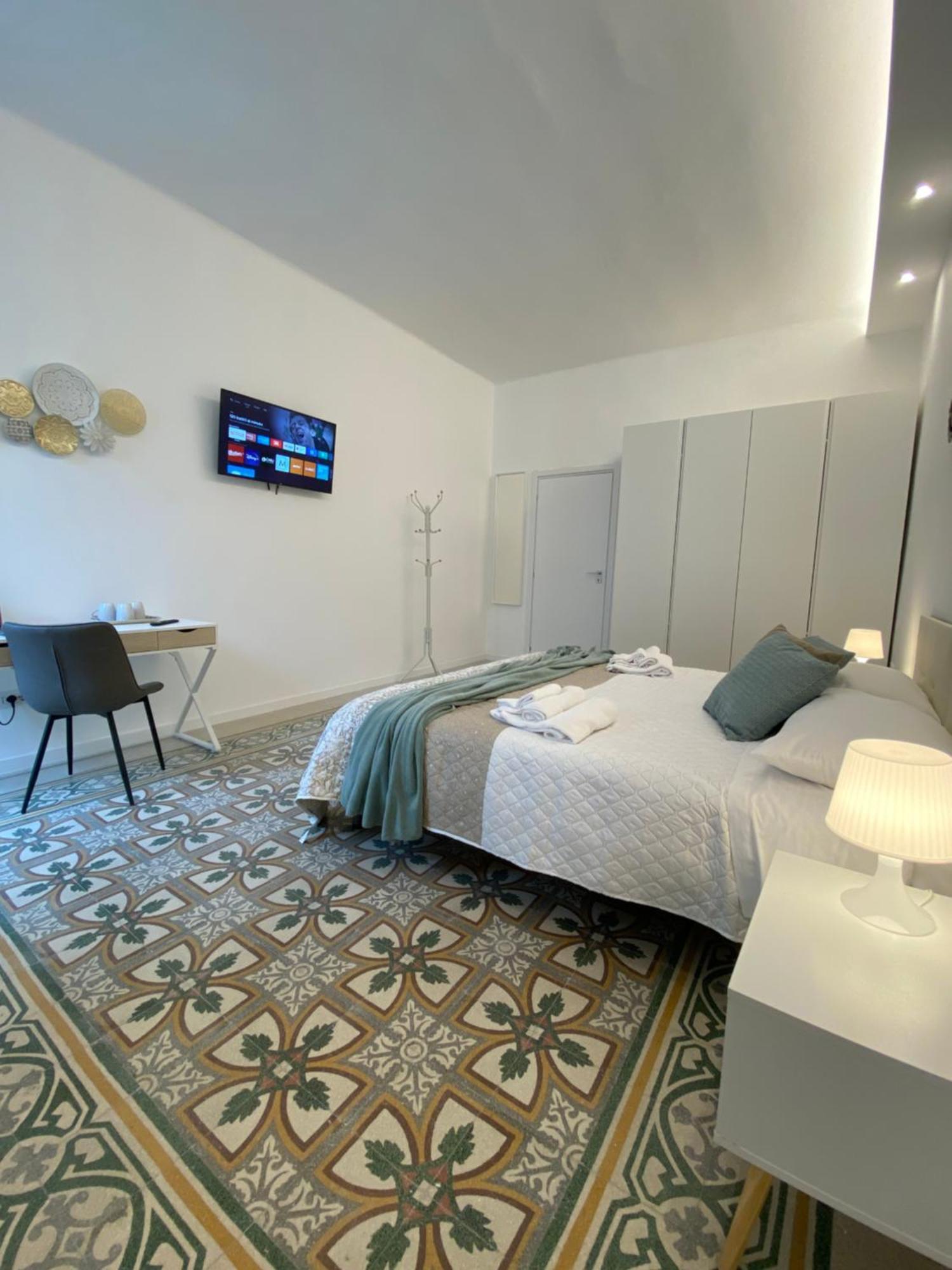 Conte Cavour Apartment Бари Екстериор снимка